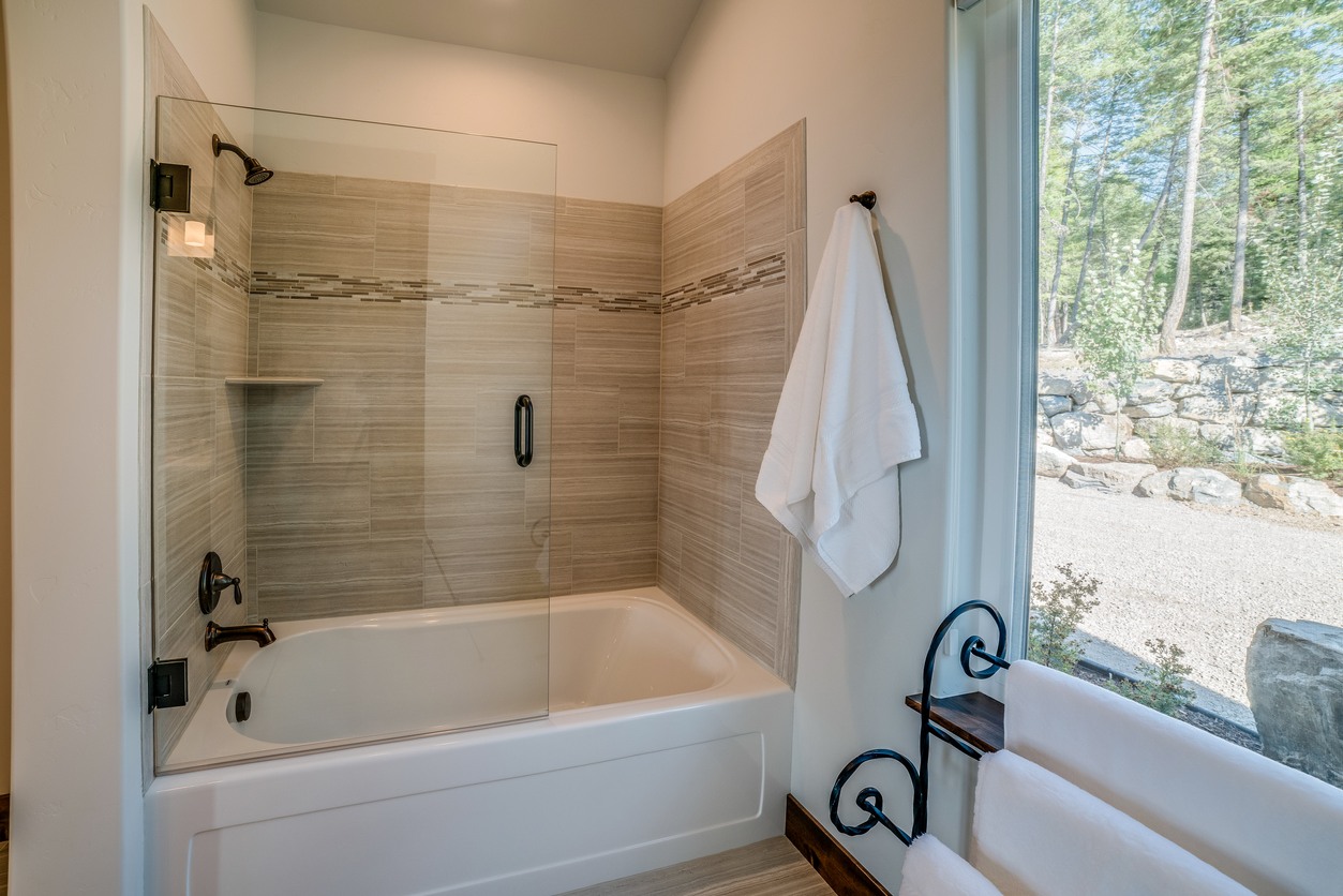 Shower & Tub Installation in Corinth